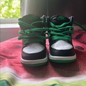 Nike Kids' Black and Green Sneakers